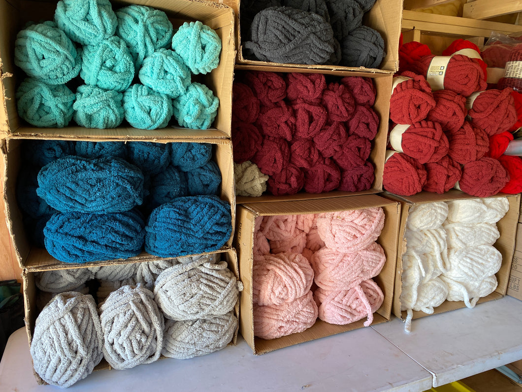 Surprise Chunky Blanket Colors! Includes 5 skeins - Makers Choice